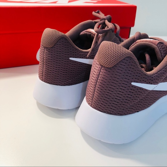 Nike Tanjun Rose Mauve and White Tennis Shoes - Picture 3 of 4